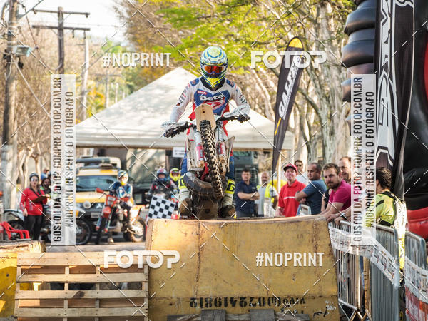 Buy your photos of the eventNight Track 2019 on Fotop