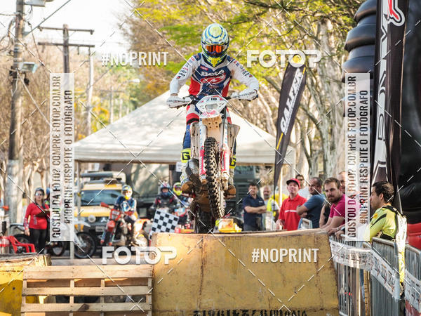 Buy your photos of the eventNight Track 2019 on Fotop