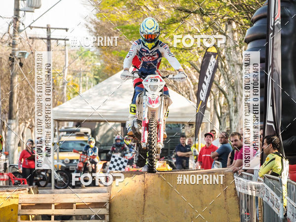 Buy your photos of the eventNight Track 2019 on Fotop