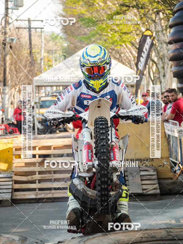 Buy your photos of the eventNight Track 2019 on Fotop