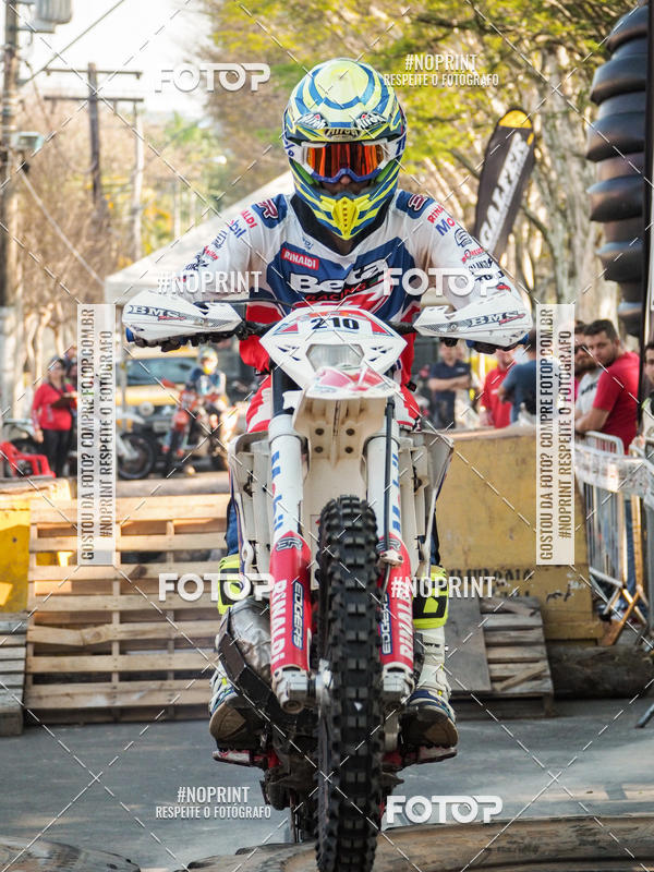 Buy your photos of the eventNight Track 2019 on Fotop