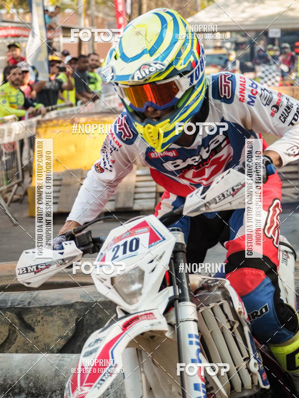 Buy your photos of the eventNight Track 2019 on Fotop