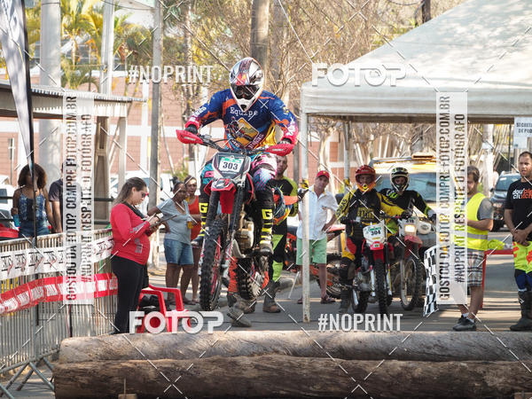 Buy your photos of the eventNight Track 2019 on Fotop