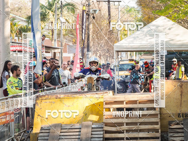 Buy your photos of the eventNight Track 2019 on Fotop