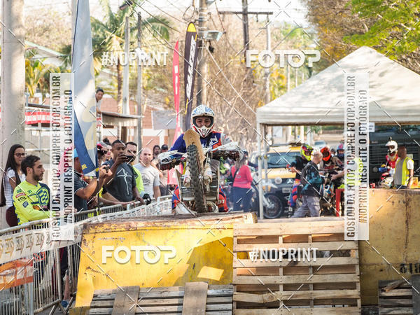 Buy your photos of the eventNight Track 2019 on Fotop