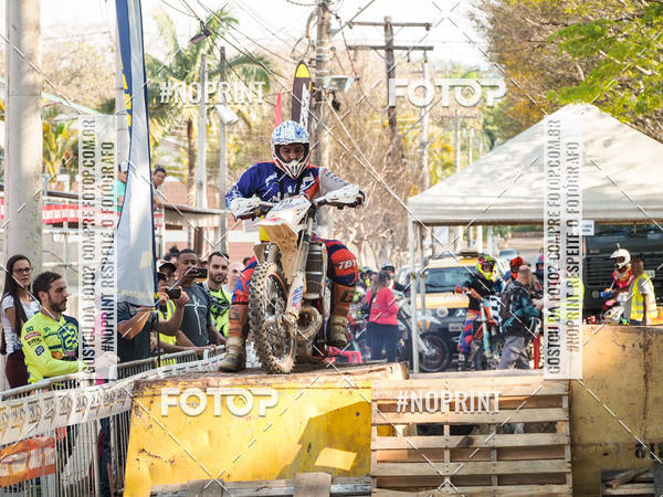 Buy your photos of the eventNight Track 2019 on Fotop