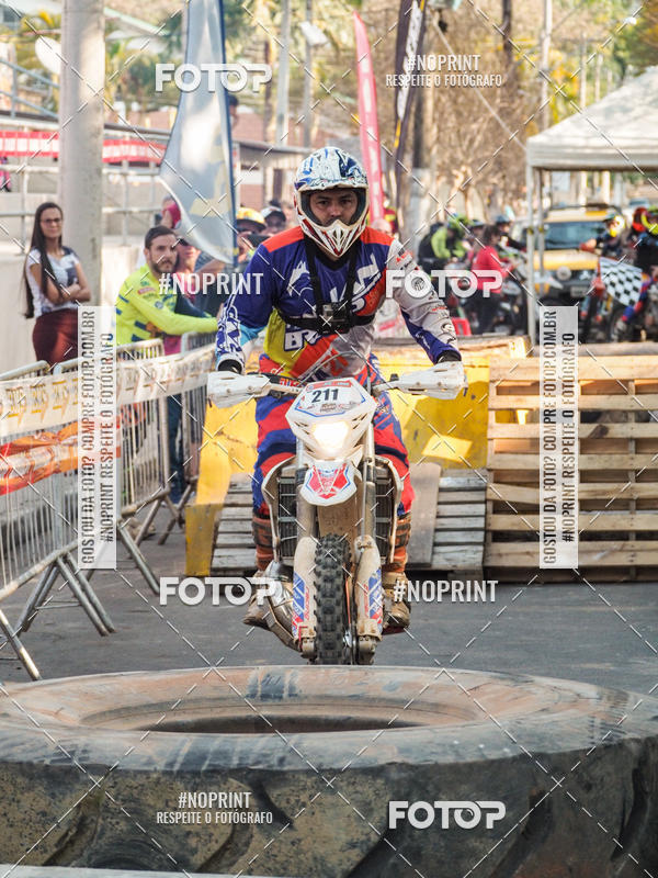 Buy your photos of the eventNight Track 2019 on Fotop