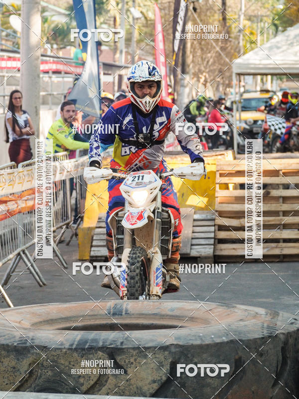 Buy your photos of the eventNight Track 2019 on Fotop