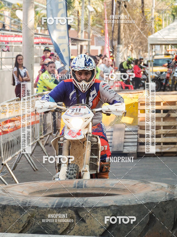 Buy your photos of the eventNight Track 2019 on Fotop