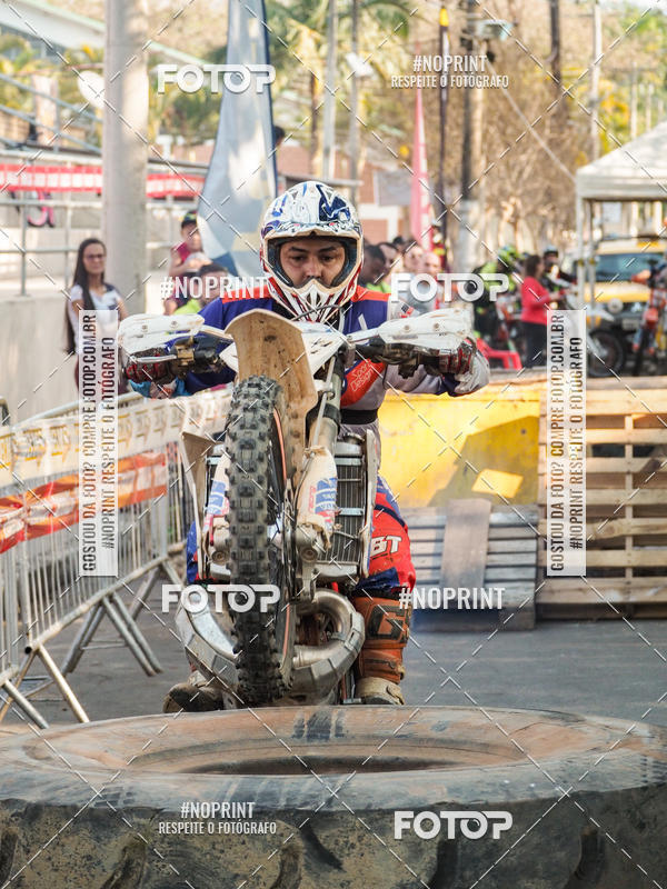 Buy your photos of the eventNight Track 2019 on Fotop