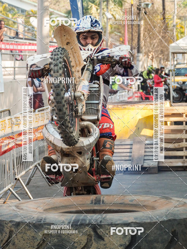 Buy your photos of the eventNight Track 2019 on Fotop