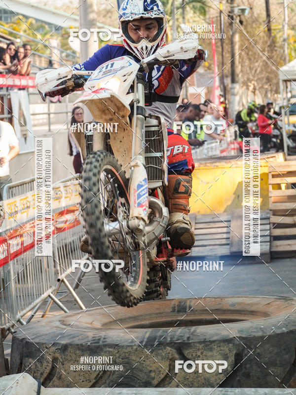 Buy your photos of the eventNight Track 2019 on Fotop