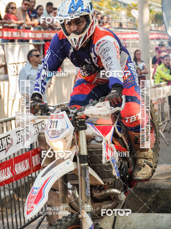 Buy your photos of the eventNight Track 2019 on Fotop