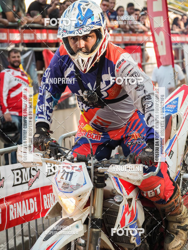 Buy your photos of the eventNight Track 2019 on Fotop