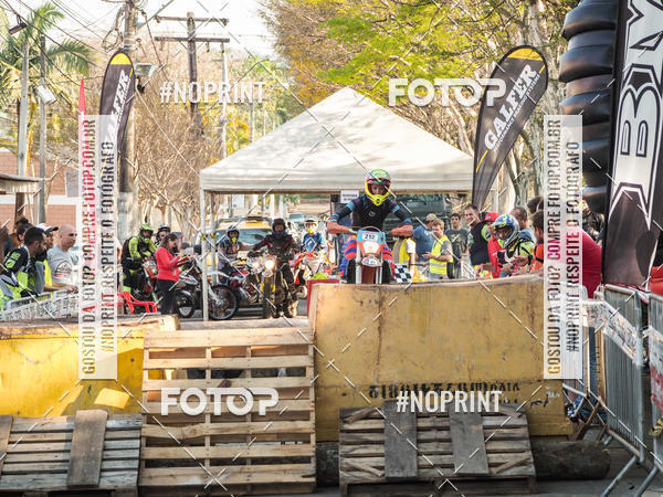 Buy your photos of the eventNight Track 2019 on Fotop