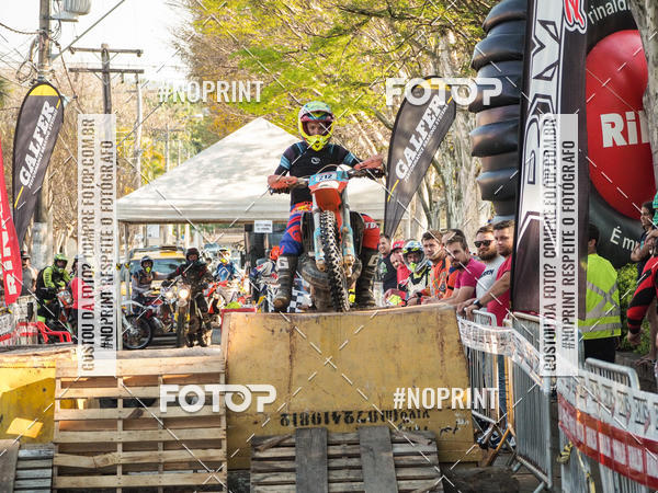 Buy your photos of the eventNight Track 2019 on Fotop