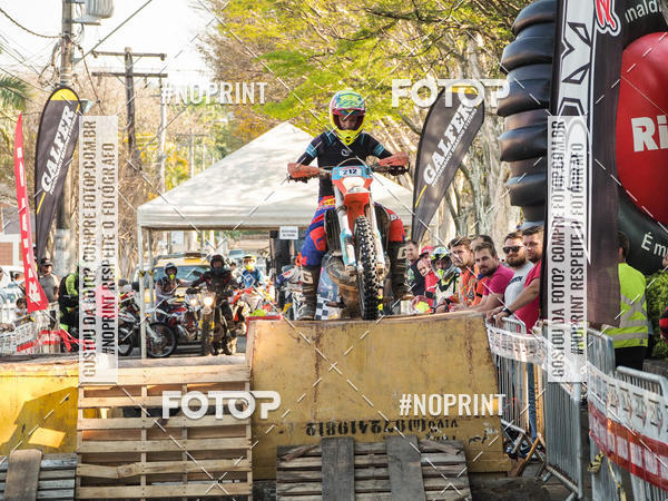 Buy your photos of the eventNight Track 2019 on Fotop