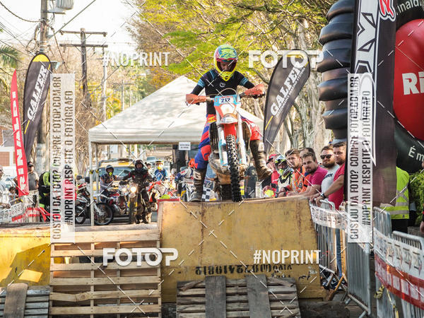 Buy your photos of the eventNight Track 2019 on Fotop