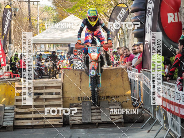 Buy your photos of the eventNight Track 2019 on Fotop