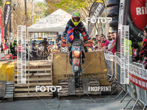 Buy your photos of the eventNight Track 2019 on Fotop