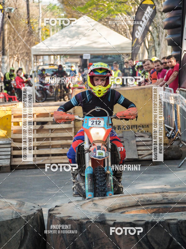 Buy your photos of the eventNight Track 2019 on Fotop