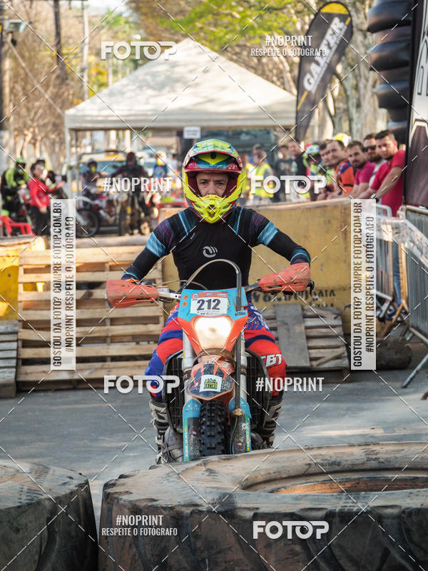 Buy your photos of the eventNight Track 2019 on Fotop