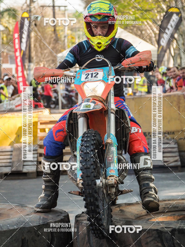 Buy your photos of the eventNight Track 2019 on Fotop