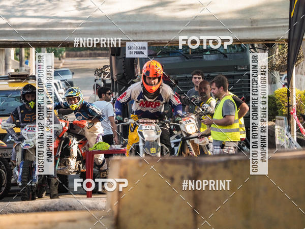 Buy your photos of the eventNight Track 2019 on Fotop