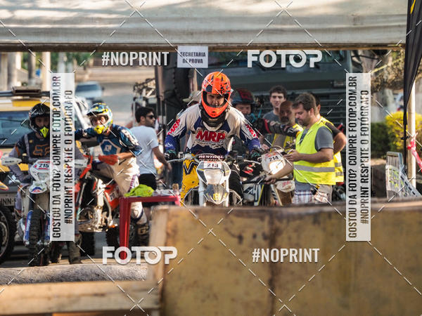 Buy your photos of the eventNight Track 2019 on Fotop