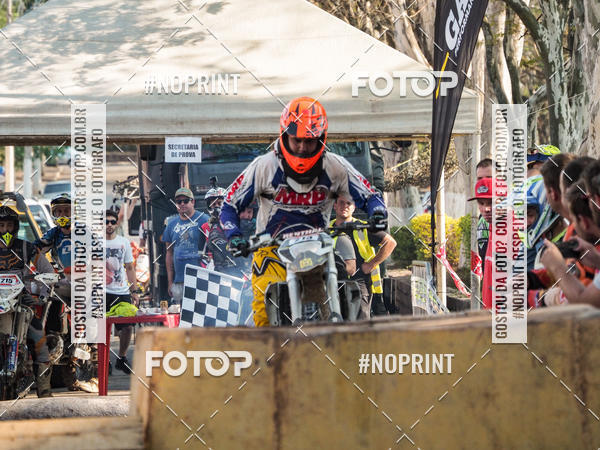 Buy your photos of the eventNight Track 2019 on Fotop