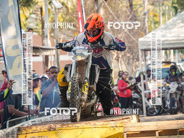 Buy your photos of the eventNight Track 2019 on Fotop