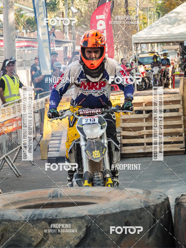 Buy your photos of the eventNight Track 2019 on Fotop