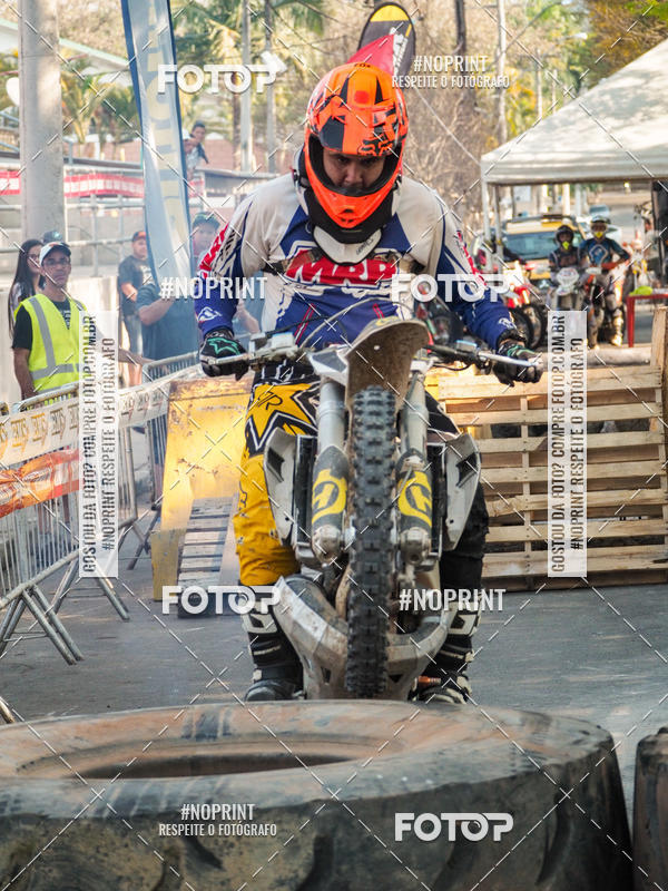 Buy your photos of the eventNight Track 2019 on Fotop