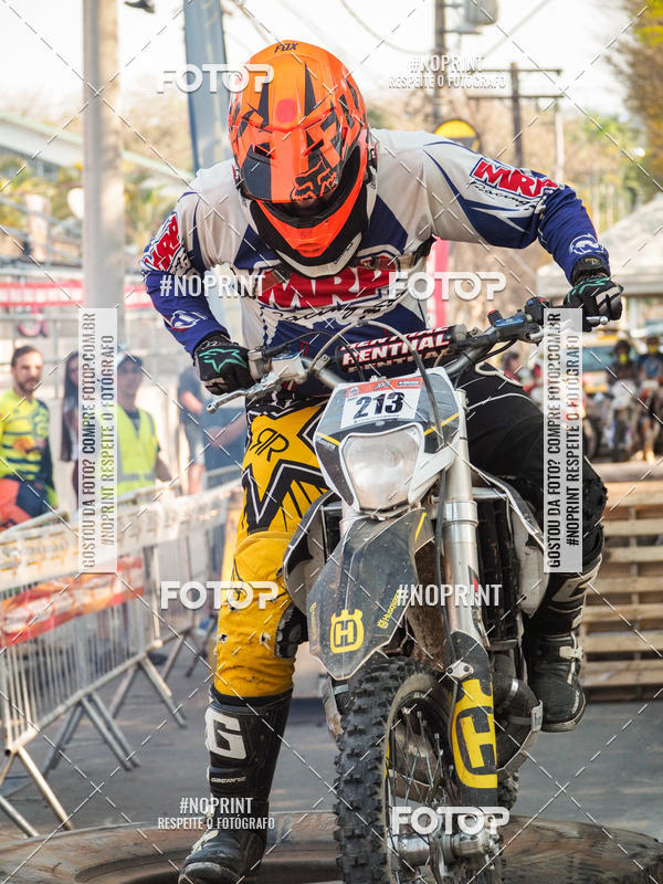 Buy your photos of the eventNight Track 2019 on Fotop