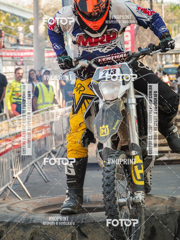 Buy your photos of the eventNight Track 2019 on Fotop