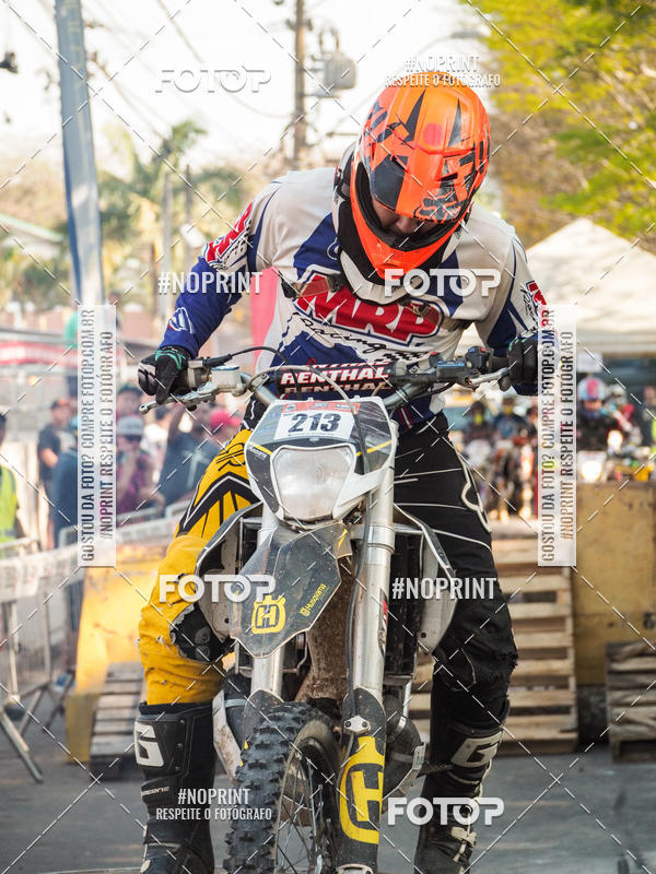 Buy your photos of the eventNight Track 2019 on Fotop