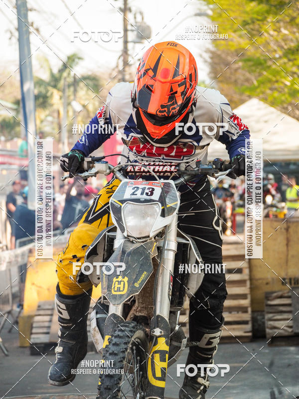 Buy your photos of the eventNight Track 2019 on Fotop