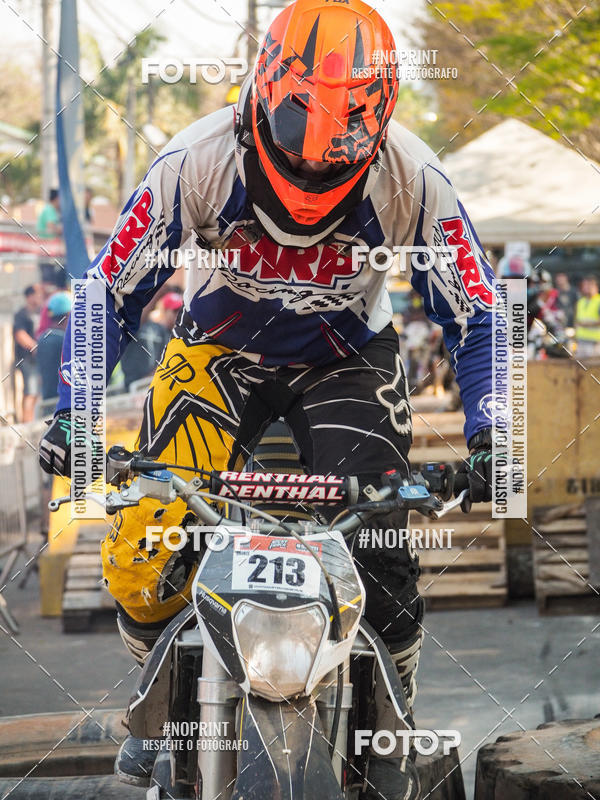 Buy your photos of the eventNight Track 2019 on Fotop