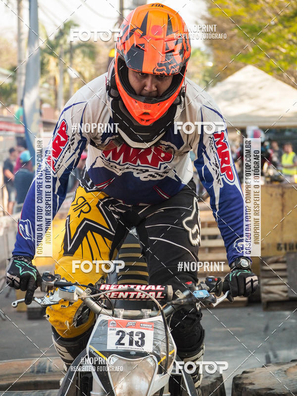 Buy your photos of the eventNight Track 2019 on Fotop