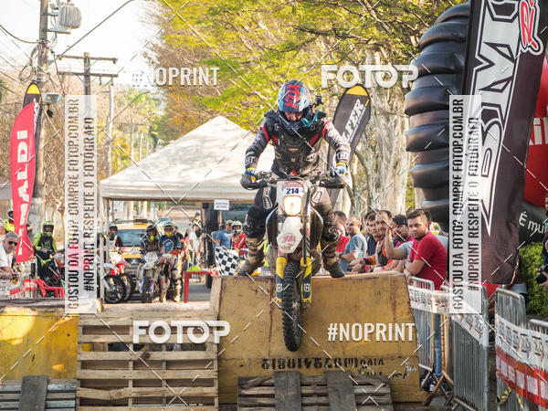 Buy your photos of the eventNight Track 2019 on Fotop