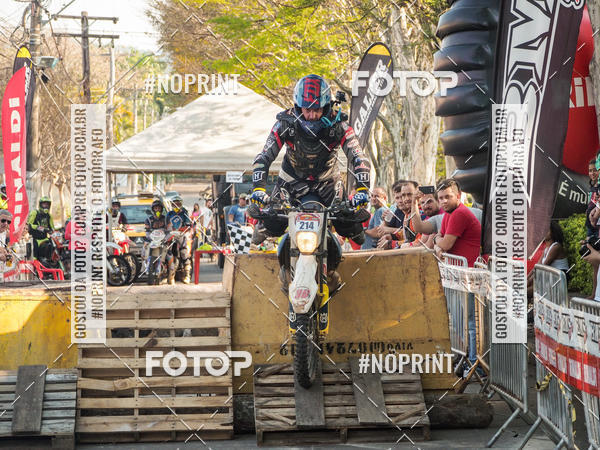 Buy your photos of the eventNight Track 2019 on Fotop