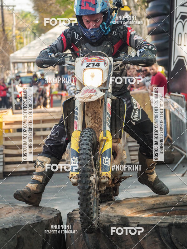 Buy your photos of the eventNight Track 2019 on Fotop