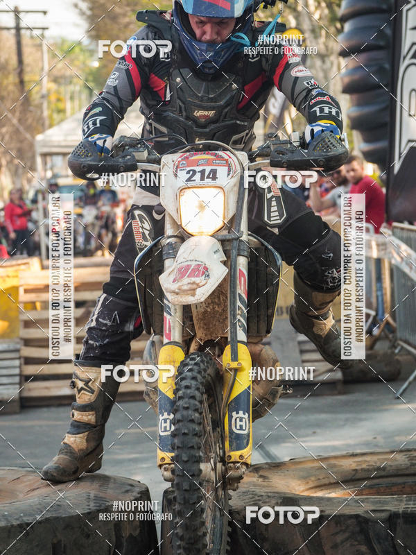 Buy your photos of the eventNight Track 2019 on Fotop