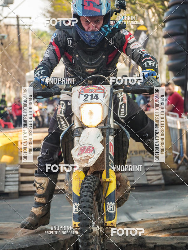 Buy your photos of the eventNight Track 2019 on Fotop