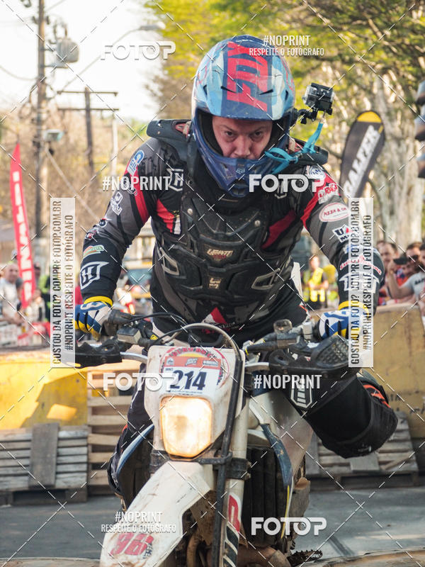 Buy your photos of the eventNight Track 2019 on Fotop