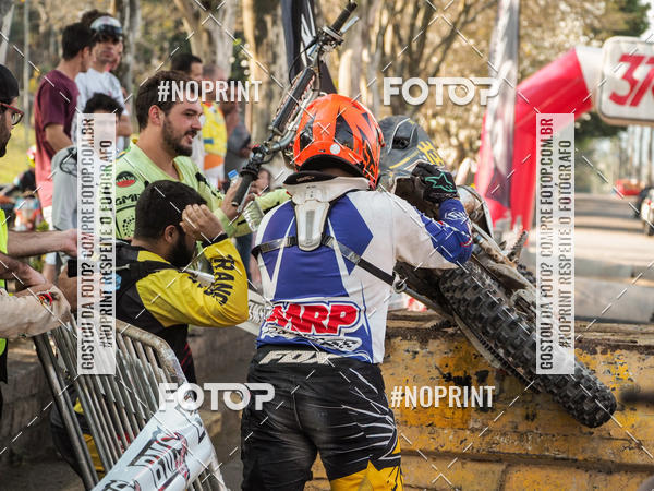 Buy your photos of the eventNight Track 2019 on Fotop