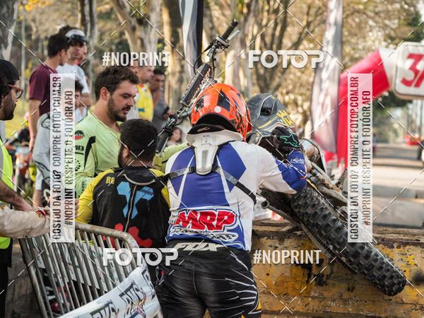 Buy your photos of the eventNight Track 2019 on Fotop