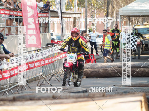 Buy your photos of the eventNight Track 2019 on Fotop