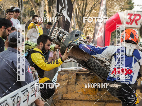 Buy your photos of the eventNight Track 2019 on Fotop