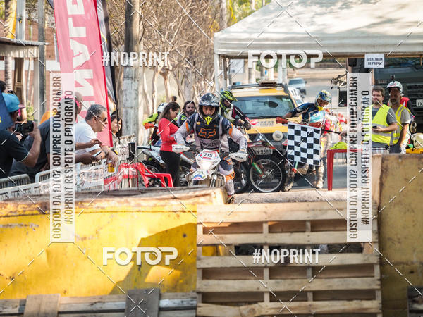 Buy your photos of the eventNight Track 2019 on Fotop